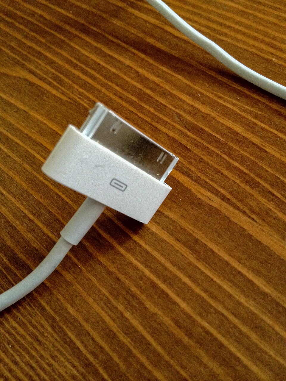 Apple 30-pin USB Connector - iPhone and iPad (53838266797).jpg