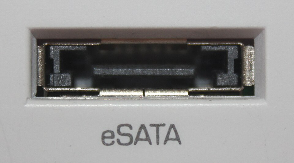E-Sata Female Port (cropped).JPG
