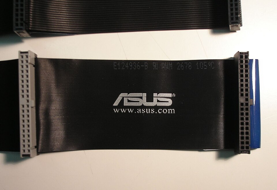 ASUS ATA cable 80wire detail 20041201.jpg