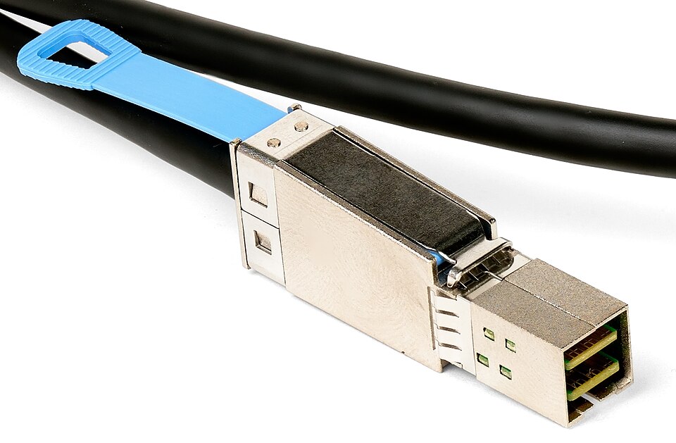 SFF-8644 cable.jpg